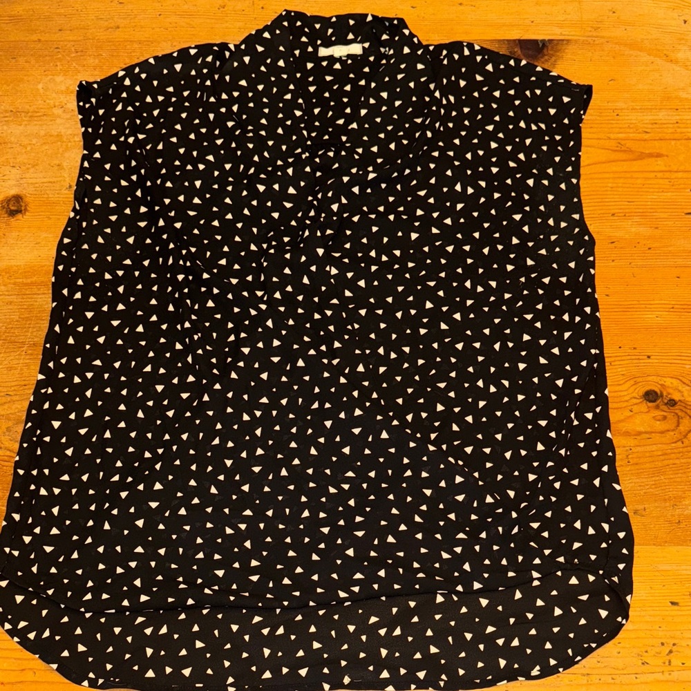 Pleione Black and White Geometric Button Down Shirt